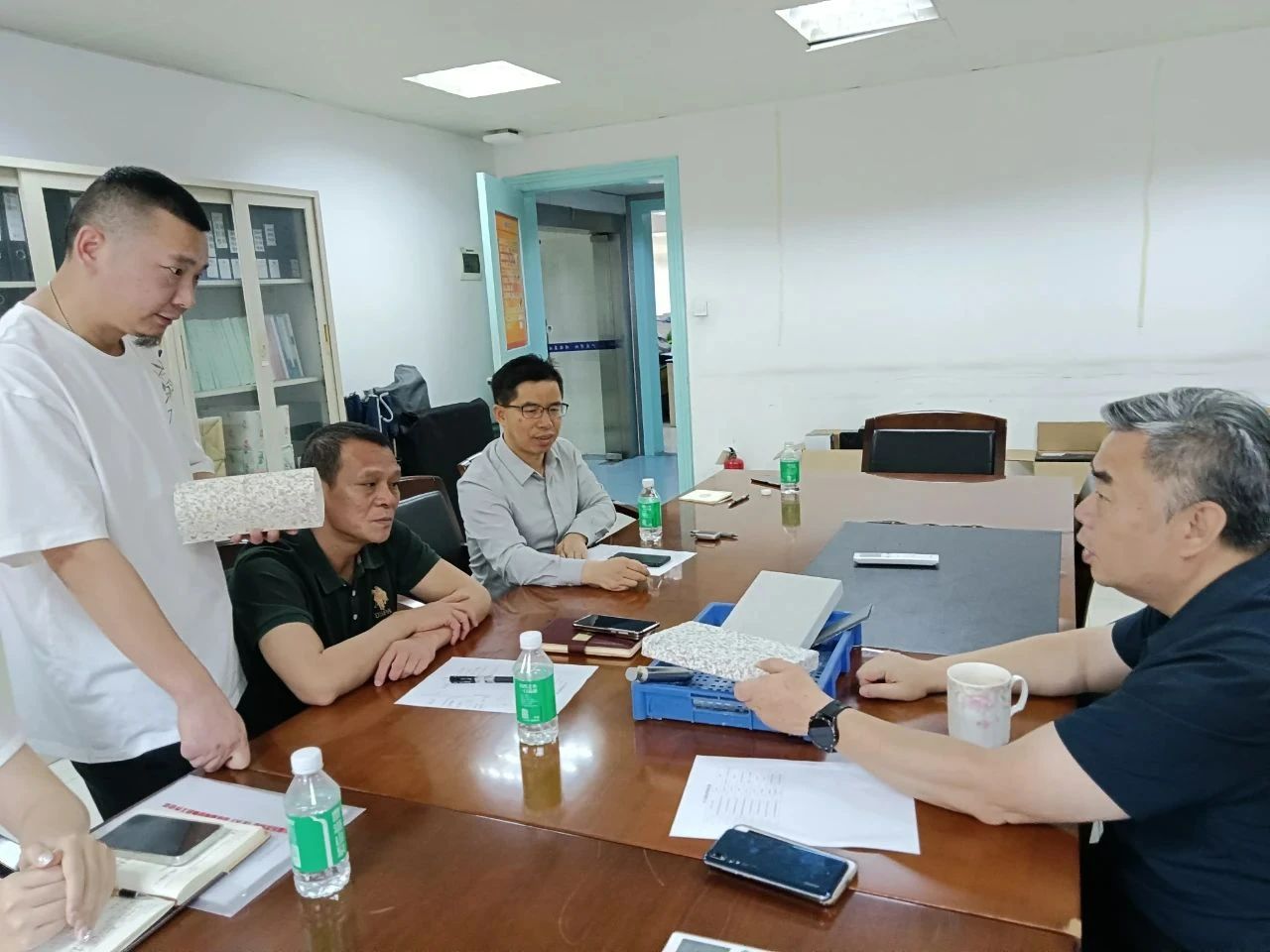 仿石漆行业标准牵头单位之一！瓦科董事长刘明出席“仿石漆标准工作推进会”